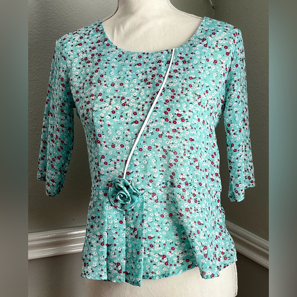 - KNQ WOMENS TOP, AQUA FLORAL, size medium